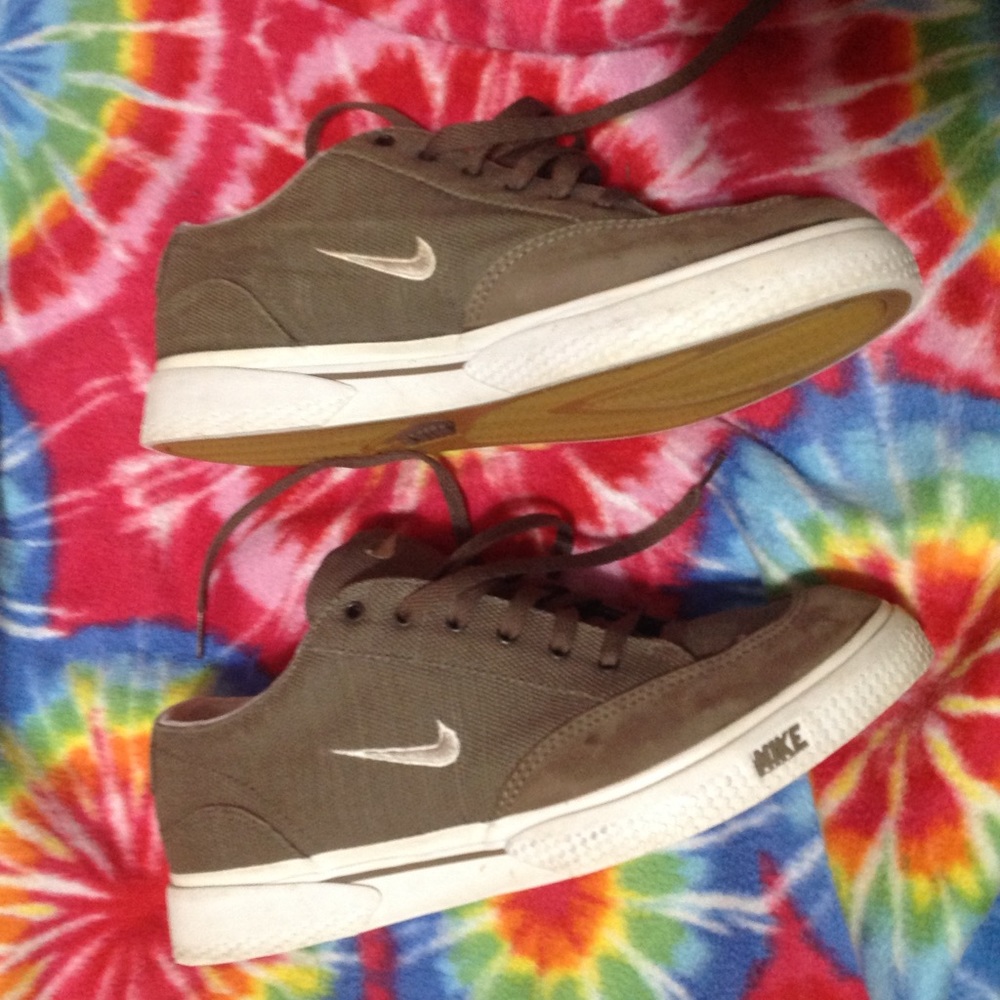 Nike canvas "skate" shoes. Nice condition!
